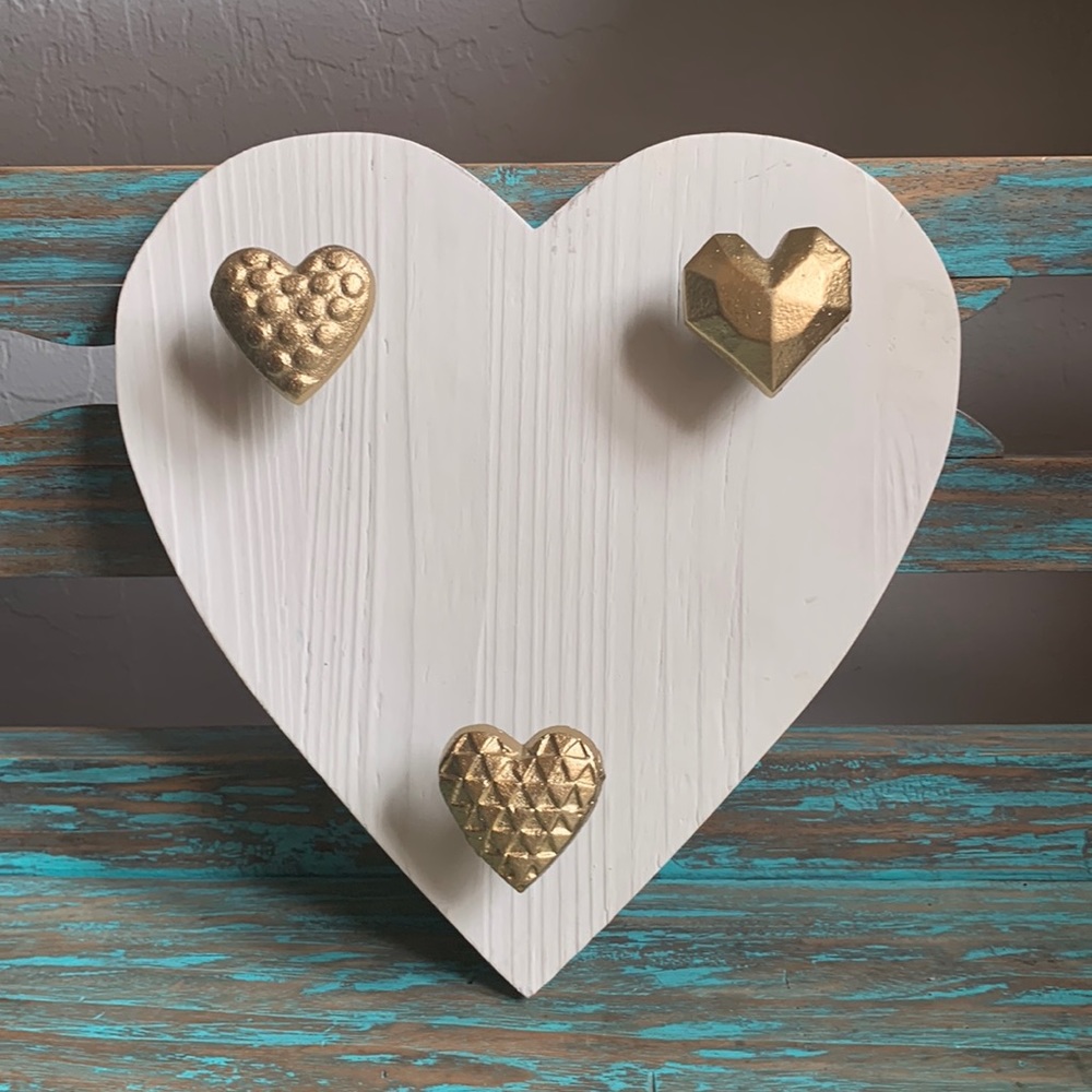 Wooden White Washed Heart Wall Hanging With Knobs Organizer Cute